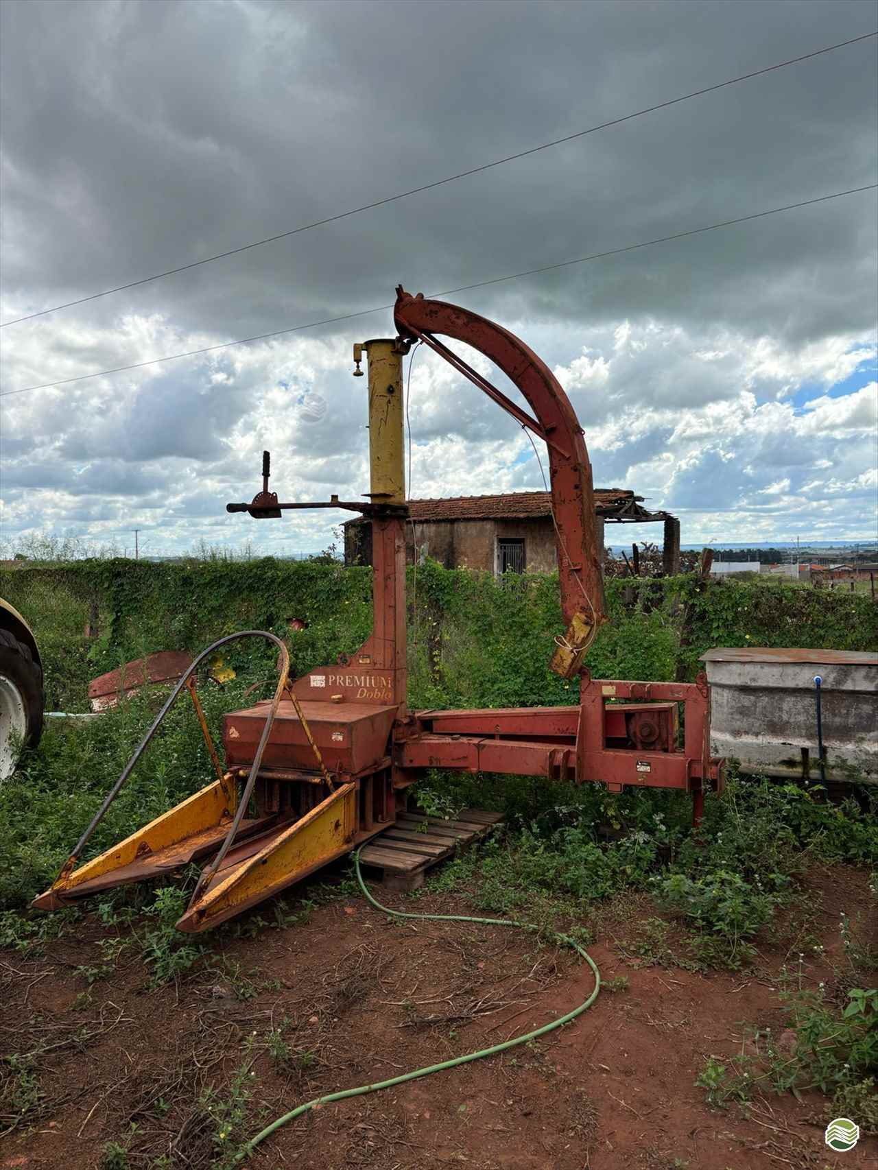 IMPLEMENTOS AGRICOLAS ENSILADEIRA ENSILADEIRA 1 LINHA Marcão Tratores UBERABA MINAS GERAIS MG